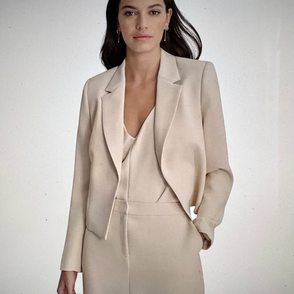 DKNY Notch-Lapel Cropped Blazer – Size 6, Parchment